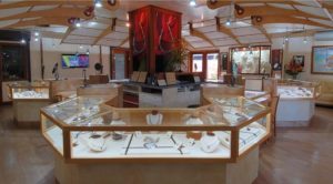 Inside Tahia Pearls Boutique - Moorea island