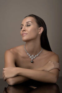 Tahitian Pearl necklace in 18 karats white gold and diamonds