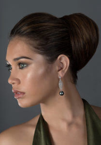 Tahitian pearl earrings in 18 karats white gold