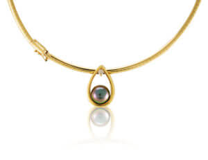 Tahitian jewelry with a black pearl